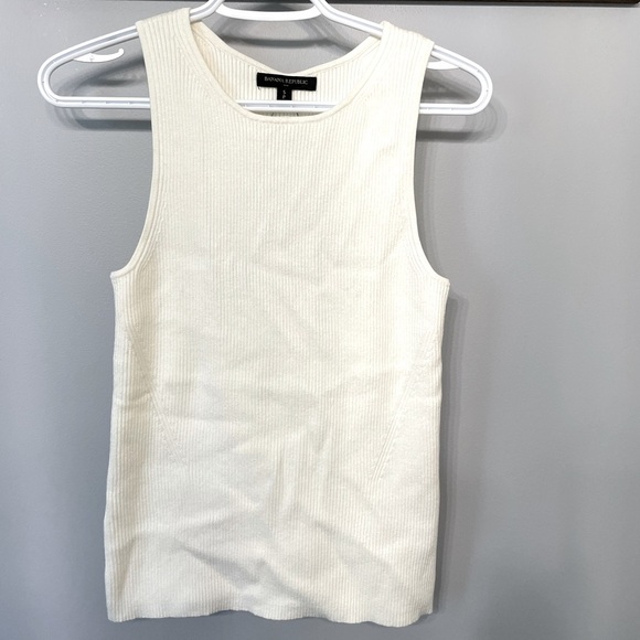 NWT Banana Republic Women’s white/cream coloured top, keyhole back size S - Picture 2 of 9